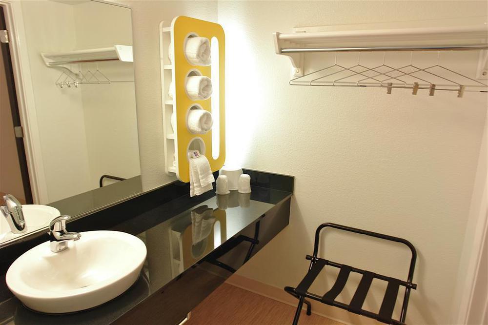 Motel 6-Grand Prairie, Tx - Near Six Flags Drive Room photo